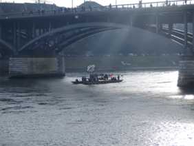 Das Floss auf dem Rhein